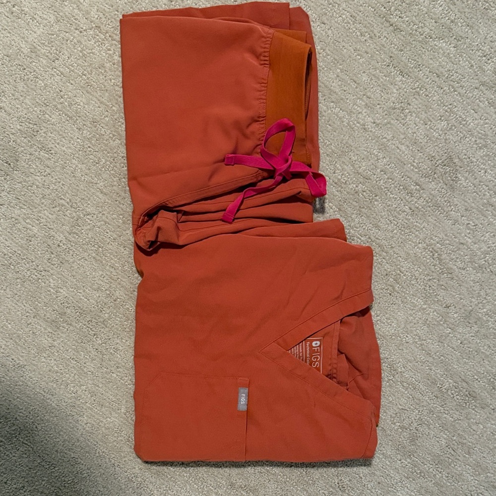 Figs scrubs set!